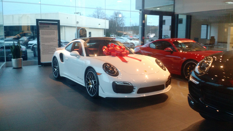 Illustration for article titled Went to the Porsche Dealer (PHOTODUMP)
